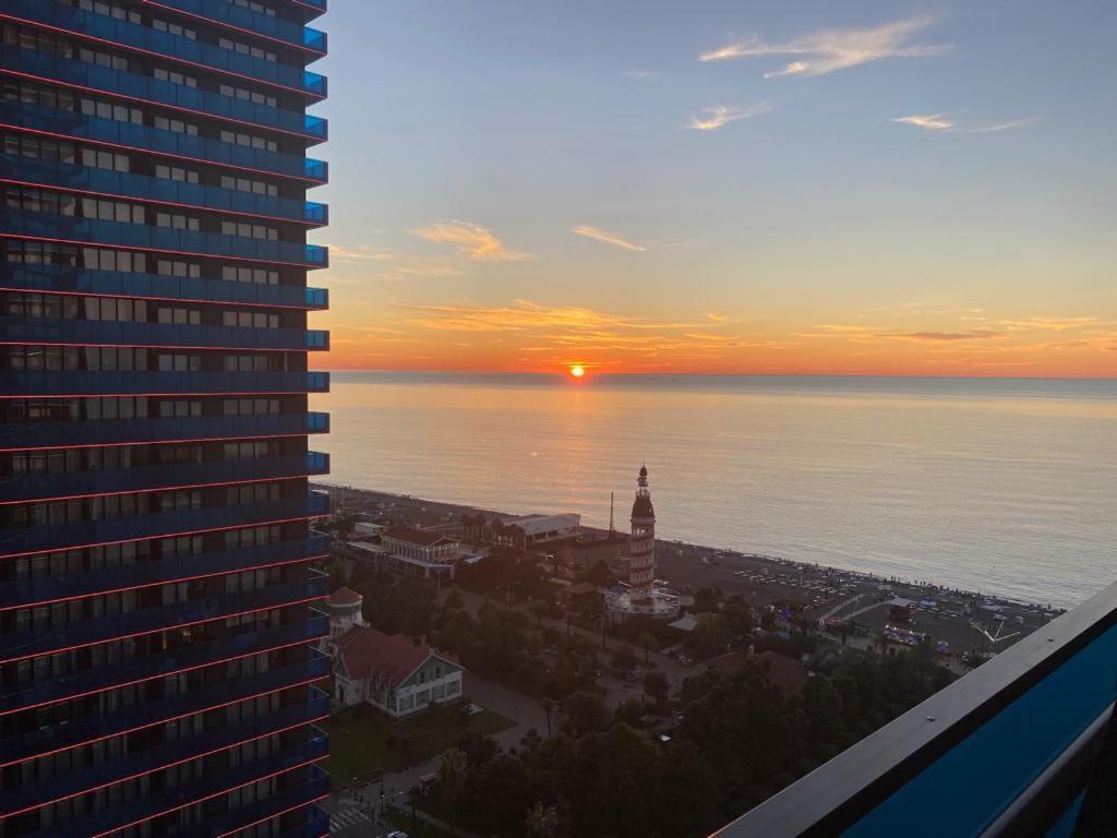 Апартаменты С Видом На Море Twin Towers Batumi, Orbi City Luaran gambar